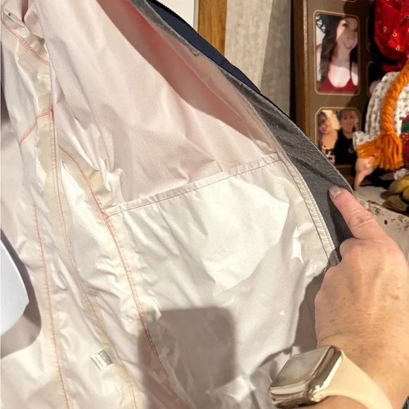 Vineyard Vines Women's Coral Rain Jacket - Picture 4 of 12